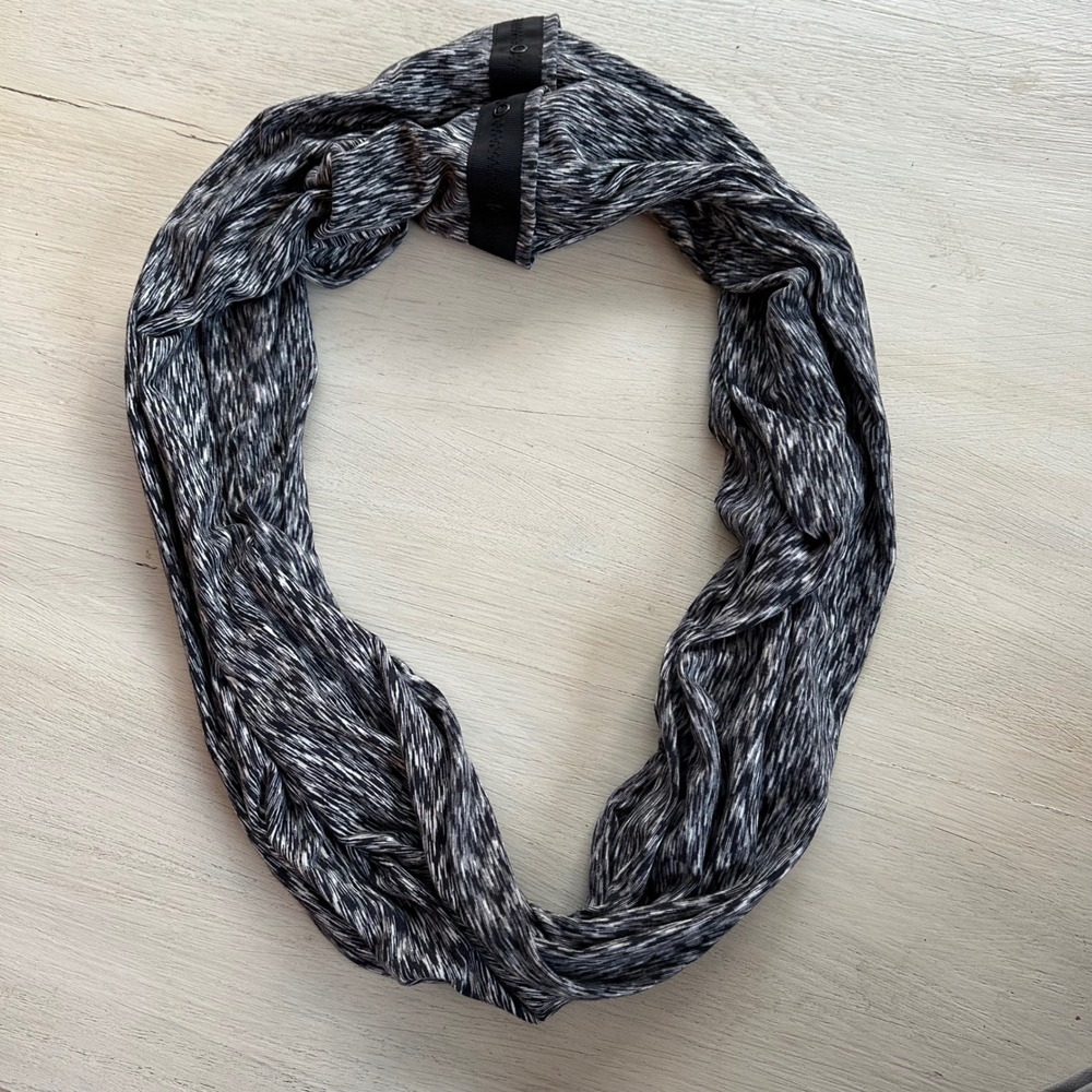 Ivivva by Lululemon Kids Village Chill Vinyassa Athletic Infinity Scarf Snaps